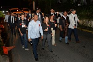 Abogados y amigos de Yuniol Ramírez encienden velas en lugar que fue raptado en la UASD (Foto Romelio Montero)