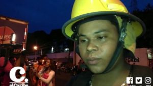Incendio hace colapsar almacén en el kilómetro 12 1/2 de la autopista Duarte; al lado hay planta de gas natural. (Video Danny Polanco)