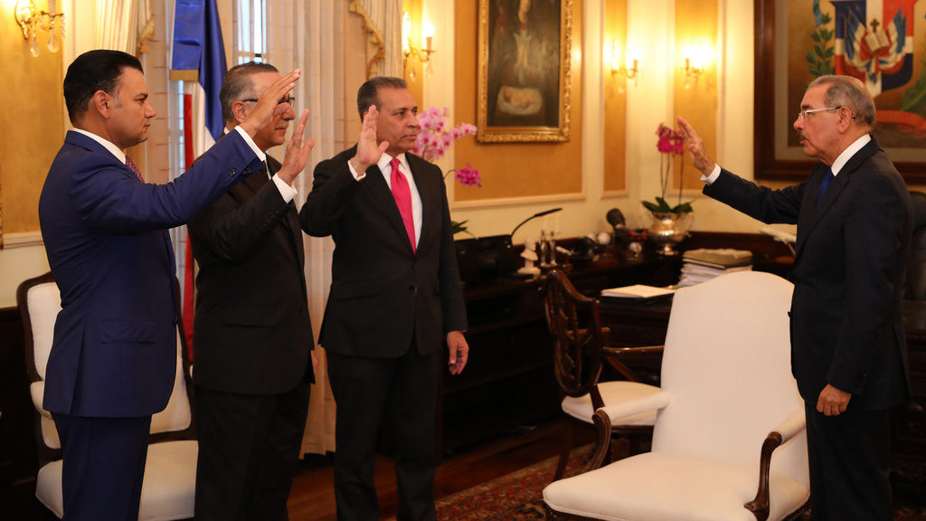 Danilo Medina juramenta a los nuevos asesores del Poder Ejecutivo