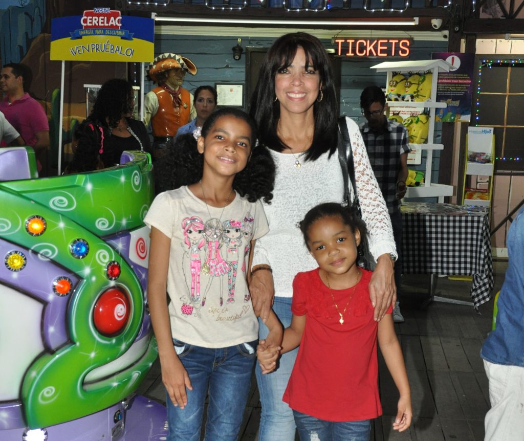 Amaia Pérez, Sandra Guzmán y en el centro Amanda Fígaro, en la cuarta entrega de “Expo Mami y Yo 2017”.