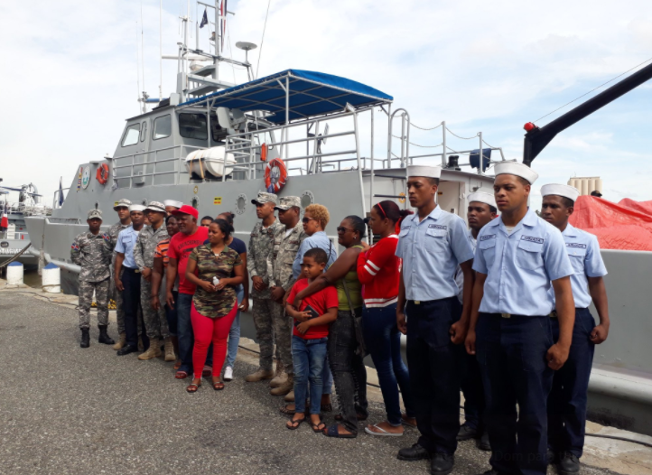 Los dominicanos residentes en Dominica fueron auxiliados por la Armada de la República Dominicana para traerlos al país