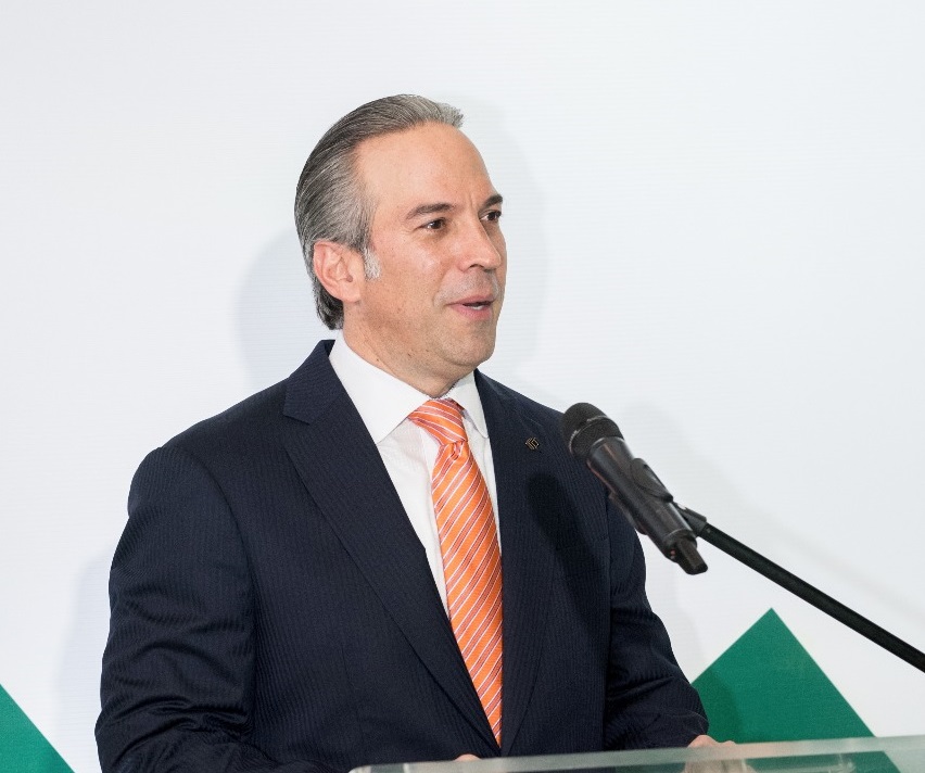 El presidente de Banco Caribe, Dennis Simó Álvarez.