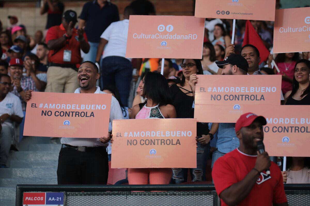 Campaña sobre violencia de género en el Estadio Quisqueya. LA acción fue presentada por la Vicepresidencia.