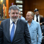 Extitular del MOPC, Víctor Díaz Rúa, y el empresario Ángel Rondón durante una audiencia del caso odebrecht.