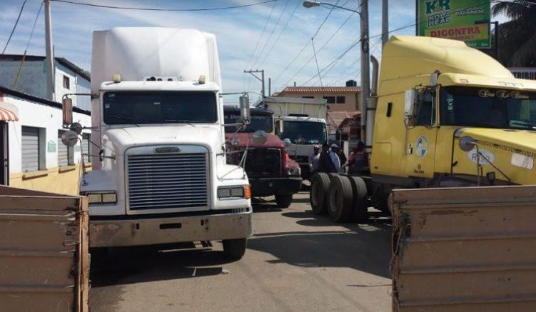 Camiones de Fenatrado en Dajabón. Arsenio Cruz