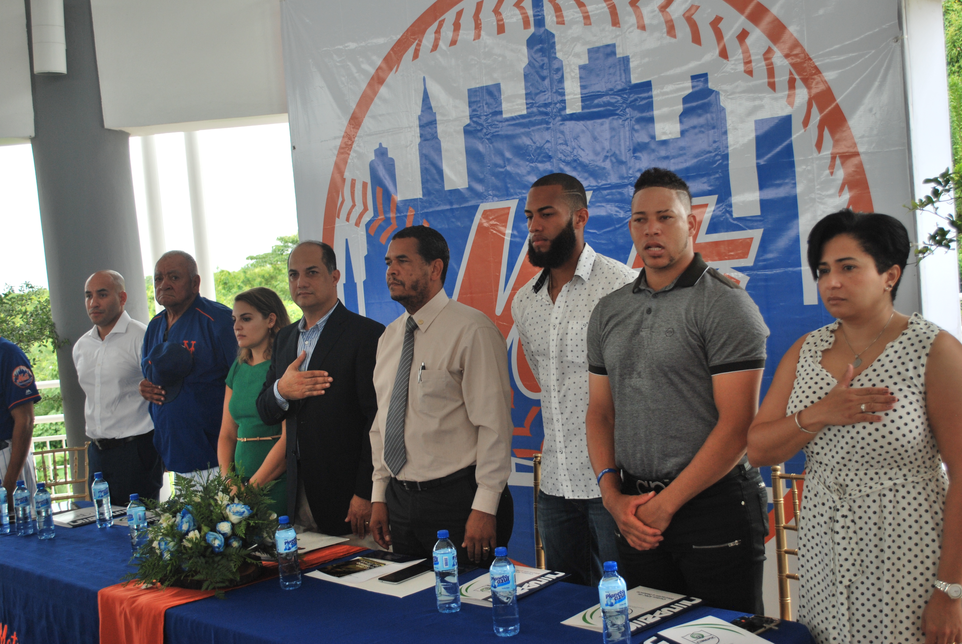 Desde la izquierda Ronny Reyes, Manager de Operaciones en Port St. Lucie_ Osvaldo Virgil, primer dominicano en jugar en MLB_ Jen Wolf, Coordinadora de Operaciones Internacionales y Estados Unidos_ Juan Henderson, Director de Operaciones 