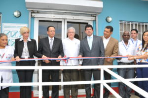 Inauguración de una de las Farmacias del Publo.