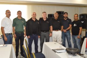 Desde la izquierda por AUDIOPIPE Julio Rodríguez, Ing. De la marca; Carlos Romero, expositor; Gonzalo Palenzuela, CEO y Julio Reveron, Rep. Para el Caribe. Por JADHANIK, TM Music, Teodoro Moreta, Presidente; Roger Moreta, Gerente de Compras y Joel Gomera, Enc. de Marketing.