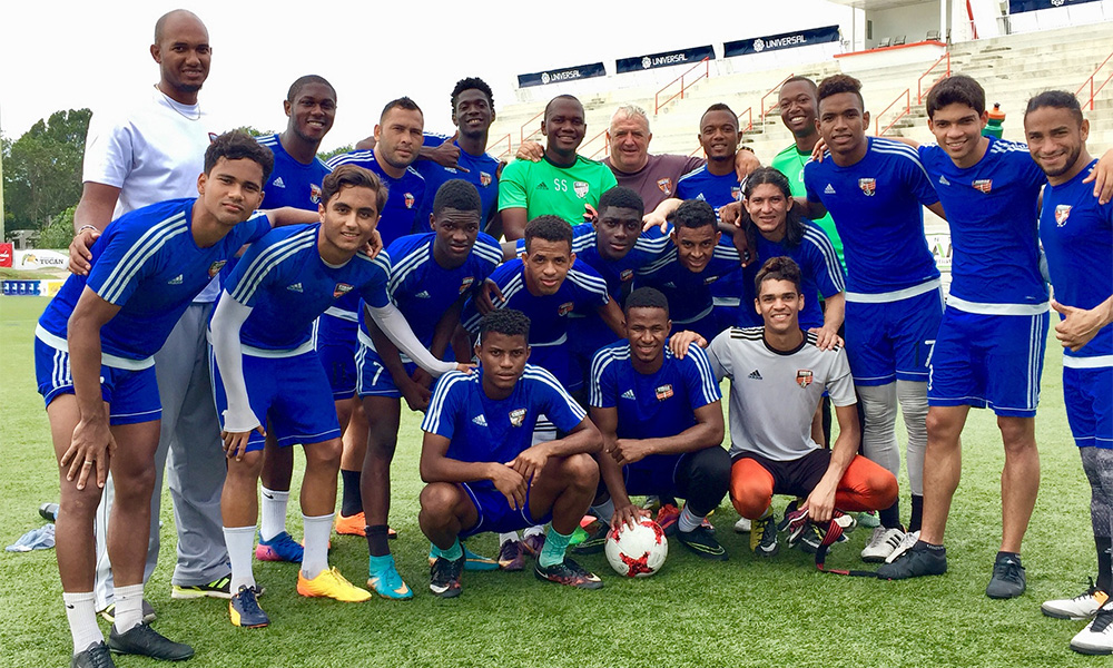 Parte del plantel de Cibao Fútbol Club