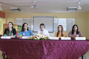 Desde la izquierda Marie Bordenave, Nelia Barletta, Elisabeth de Puig, Xiomara Encarnación, Ilene Arias. Fundación Abriendo Camino