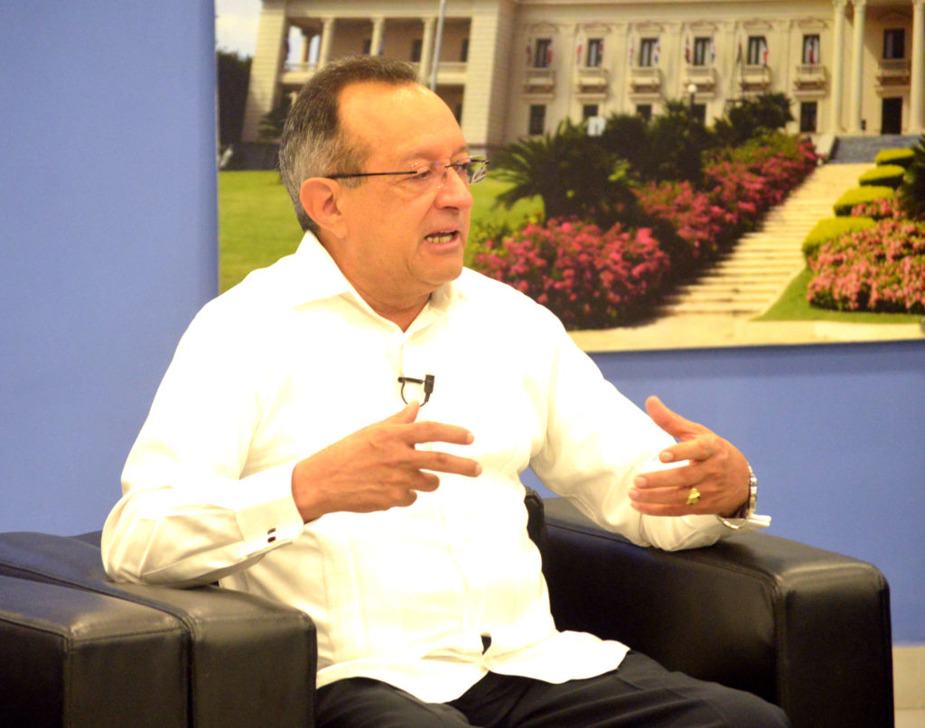 El ministro de Agricultura, Ángel Estévez durante su intervención en programa de televisión.