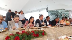 Leonel Fernández comparte almuerzo navideño con miembros del Bloque Progresista