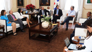 Danilo Medina se reúne con sector transporte del Gobierno en la construcción de Plan