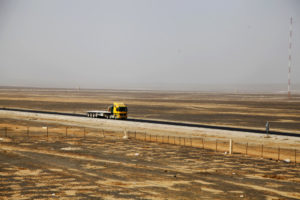 Sector del desierto cerca de Azraq donde se planea construir una nueva ciudad que ayudaría a aliviar las presiones sobre Amán, la capital de Jordania que crece a un ritmo desenfrenado. Foto deI 27 de noviembre del 2017. (AP Photo/Sam McNeil)