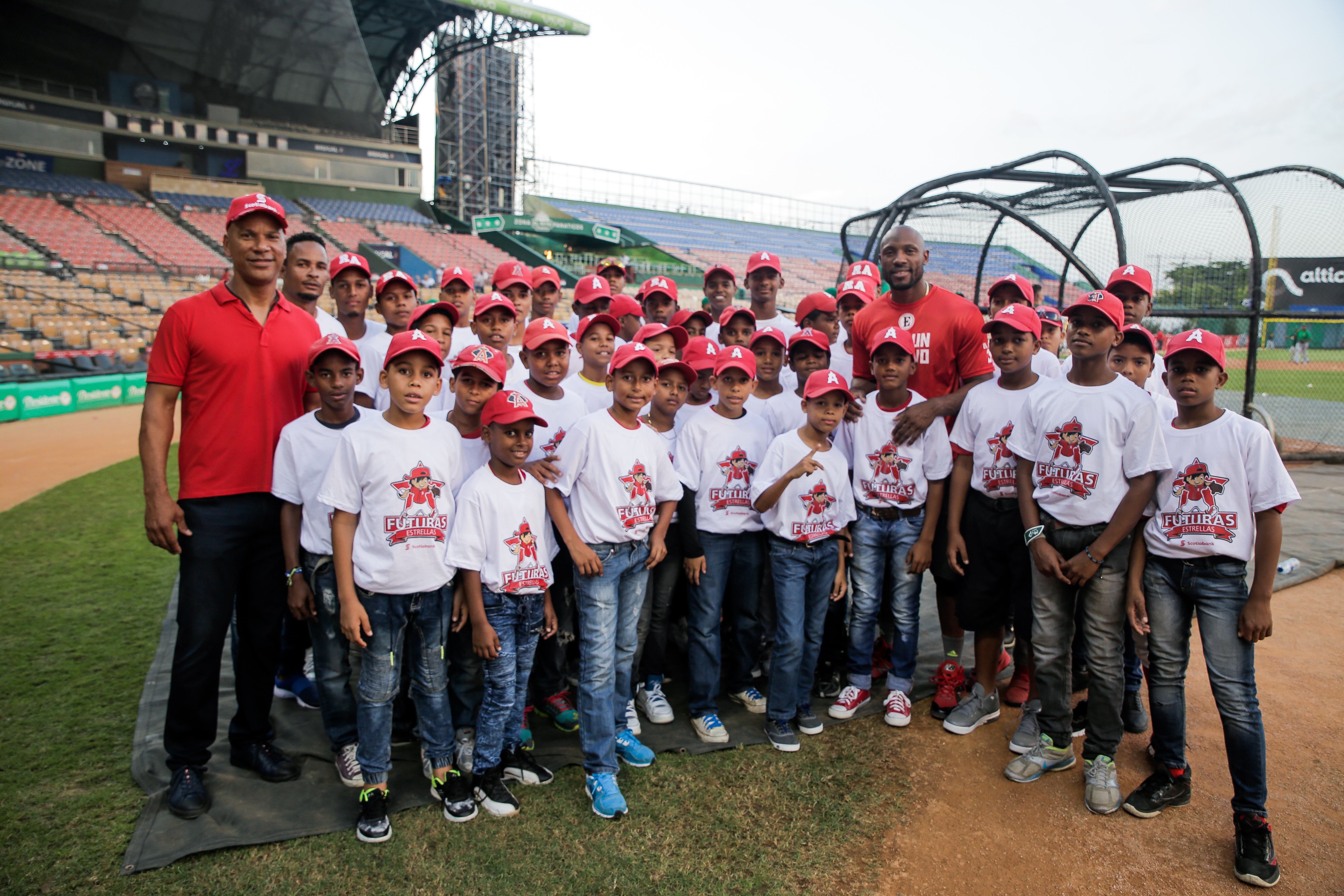 Moisés Alou fue anfitrión de niños Programa Comunitario Scotiabank