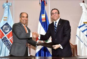 El acuerdo fue rubricado por el ministro de Educación Andrés Navarro y el director del ITLA José Armando Tavárez Rodríguez