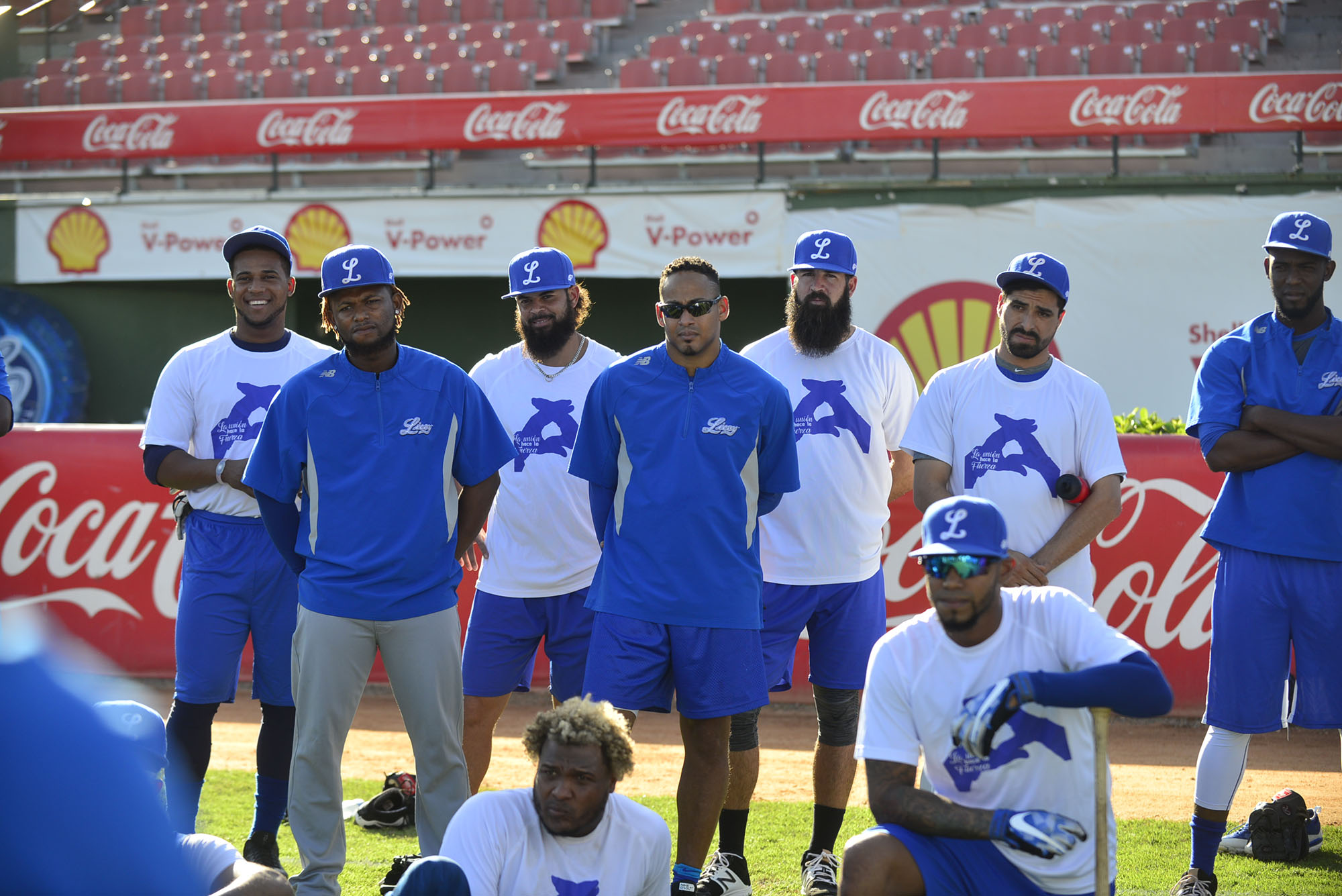 ugadores de los Tigres del Licey durante las prácticas.