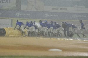 Pospuesto por lluvia el partido en el Estadio Quisqueya entre Aguilas y Licey.