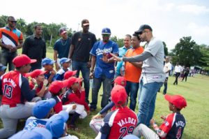 Pedro Martínez y Estrellas de Grandes Ligas impartirán en Manoguayabo clínica deportiva a niños