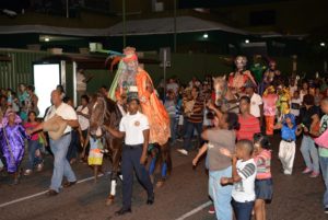 Tradicional cabalgata en víspera del Día de los Reyes Magos. Foto Romelio Montero