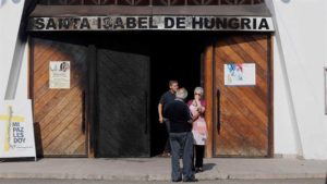 Atacaron, en Chile, la Iglesia Santa Isabel de Hungría, a días de la llegada del Papa a ese país. Foto: AFP / Pablo Vera