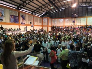 Carolina Mejía habla durante el lanzamiento de su candidatura.