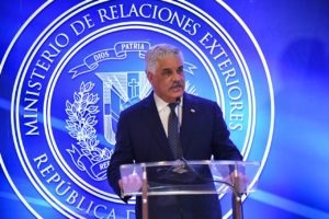 El ministro de Relaciones Exteriores, Miguel Vargas, anuncia reinicio del diálogo de Venezuela en RD