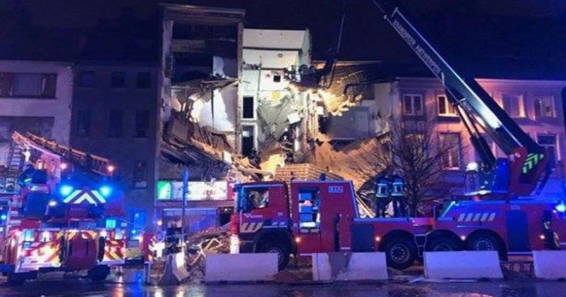 Edificio colapsado en Amberes, Bélgica, tras una explosión.