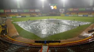 Lona sobre el terreno del Estadio Cibao, en Santiago, donde será realizado el encuentro entre los Trigres del Licey y los locales Águilas Cibaeñas.