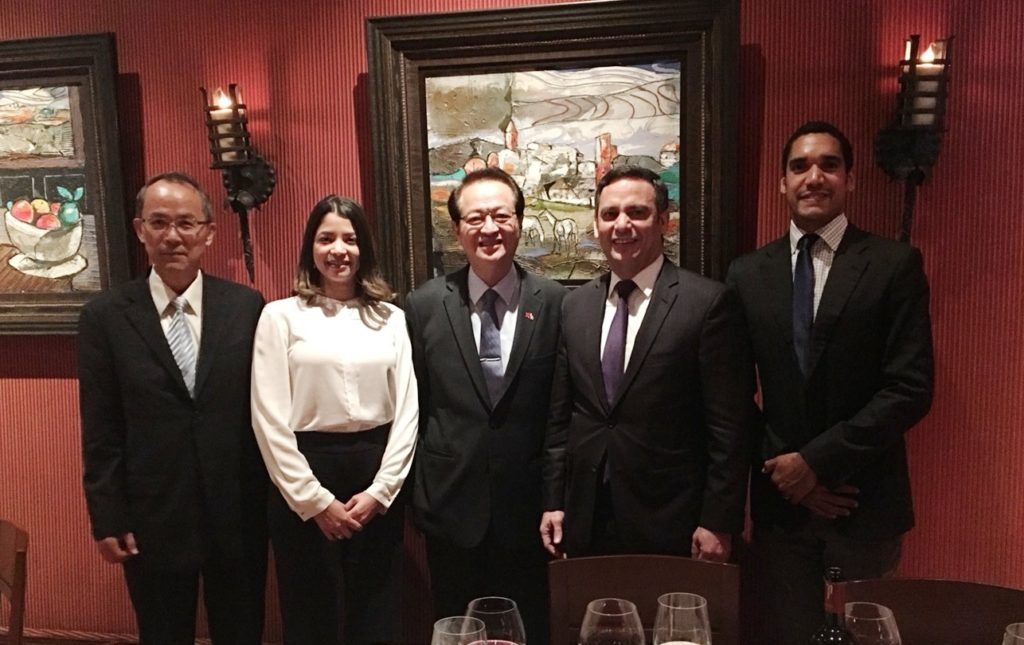 Embajador de Taiwán y director ejecutivo de Pro Dominicana se reúnen para promover intercambio comercial e inversión