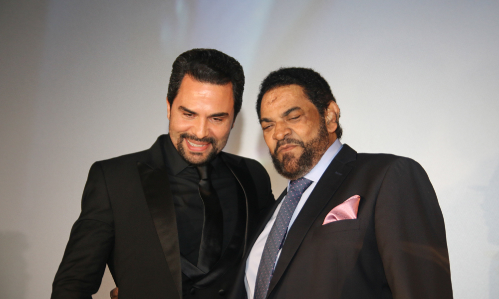 El actor Manny Pérez junto al ex luchador dominicano Jack Veneno. 
