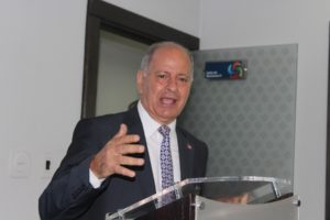 El decano del Cuerpo Diplomático acreditado en Trinidad y Tobago, embajador José Serulle Ramia