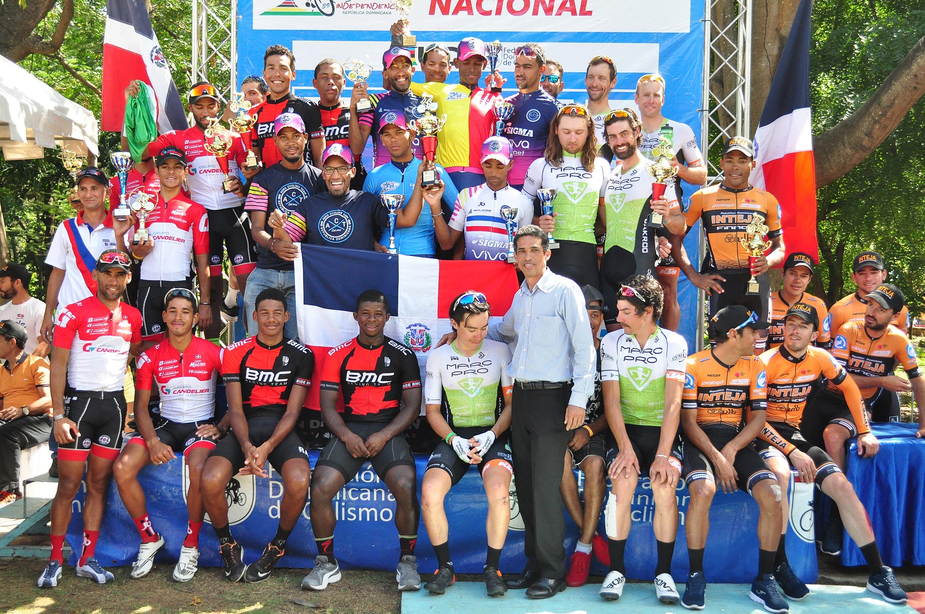 Los Equipos Act, Moca, Marc Pro (Usa), San Cristobal Bmc, Inteja Y Asocipe, En El Podium, de la Vuelta Cicista Independencia.