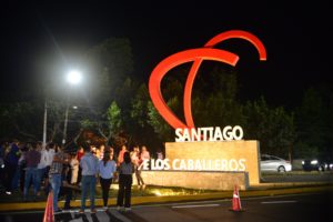 El alcalde Abel Martínez entrega entrada a Santiago
