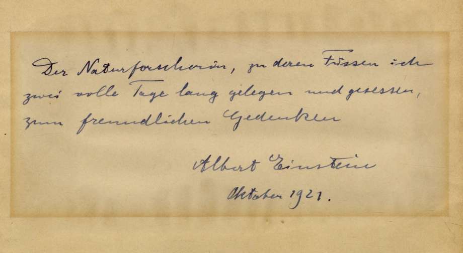 Esta foto sin fecha distribuida por la casa Winner's Auctions and Exhibitions muestra una carta de Albert Einstein a una joven estudiante de química llamada Elisabetta Piccino, escrita durante una visita a Florencia en Octubre de 1921. La carta fue subastada en Jerusalén el martes 6 de marzo de 2018. (Winner's Auctions and Exhibitions via AP)