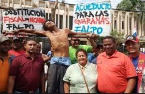 La “Gran Crucifixión” tuvo lugar frente al Palacio de Justicia