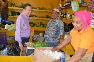 El aspirante a la presidencia de la República, Ito Bisonó.