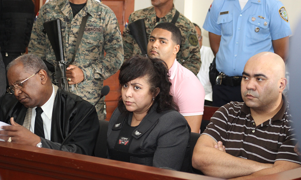 Marlin, Marlon y Henry Martínez en una audiencia. Son imputados en el asesinato de Emely Peguero.