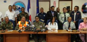 El director del COE, general de Brigada ERD Juan Manuel Méndez Garcia (centro), habla sobre el operativo de Semana Santa 2018