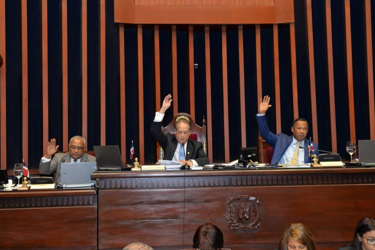 Senado aprueba en primera lectura ley crea Colegio de Abogados ...