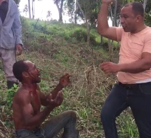 Acción cuando hombre amenazaba con matar a presunto ladrón.