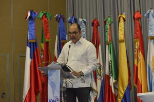 El director general de Aduanas, Enrique Ramírez Paniagua, habla sobe el comercio mundial