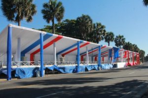 Ministerio de Cultura acondiciona areas para la celebración del Desfile Nacional del Carnaval de Santo Domingo en la avenida George Washington.