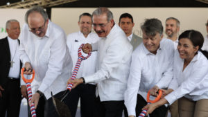 Parque Solar Canoa abastecerá de luz a 10 mil hogares. Danilo Medina da el primer palazzo.