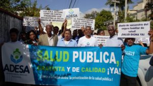 Organizaciones defensoras del derecho a la salud exigen al Estado que someta a legalidad a las empresas aseguradas de riesgos laborales y de salud (ARS).