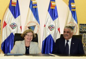 La embajadora nicaragüense acreditada en RD, Bettina Rodríguez. y el canciller Miguel Vargas