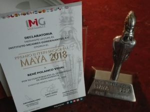Premio Internacional Maya 2018 entregado a René Polanco.