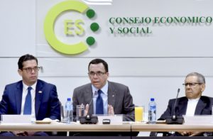 El ministro de Educación, Andrés Navarro, presenta su propuesta ante el Consejo Económico y Social (CES)