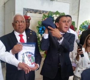 Félix Antonio Cruz Jiminián expresó sentirse honrado de recibir en su primera edición el Premio Bandera Nacional del Pueblo