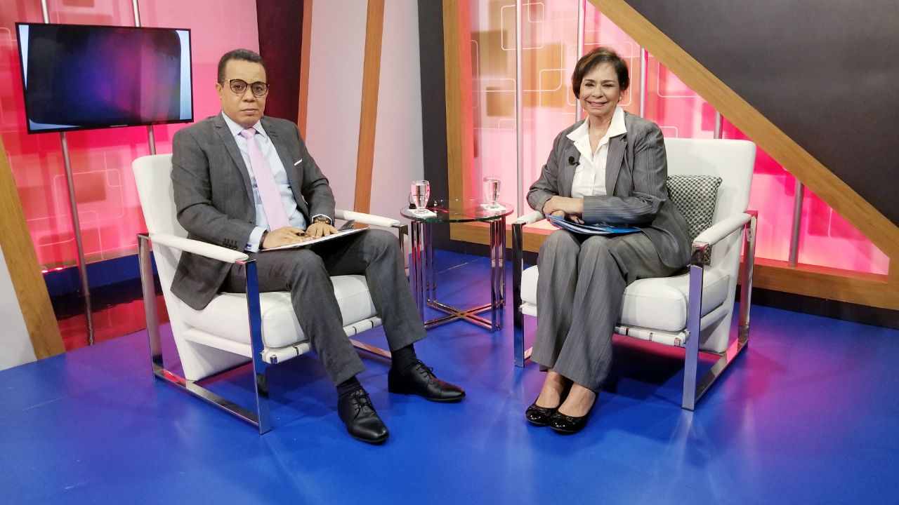 Héctor Herrera Cabral entrevista a Lilian Pagán sobre los líderes del Partido de la Liberación Dominicana, Leonel Fernández y Danilo Medina 